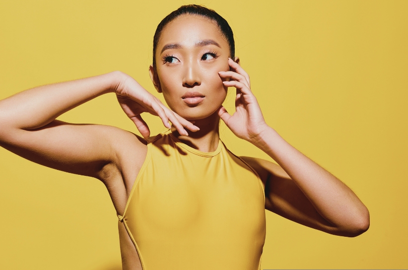 Jaki makijaż do żółtej sukienki Inspiracje dla każdego typu urody