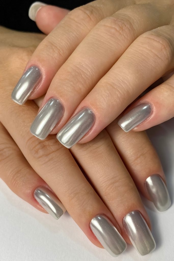 liquid metal manicure, srebrne paznokcie