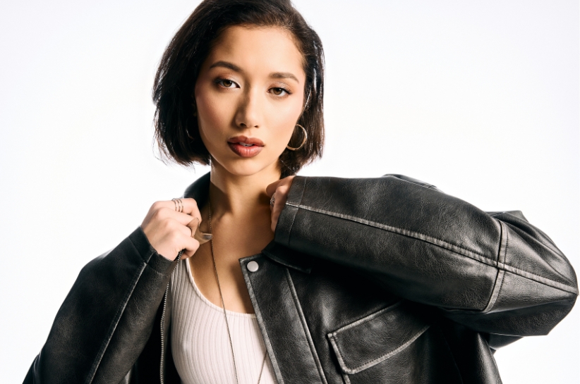 Szara kurtka to hit jesienno-zimowego sezonu! Sprawdź, jak ograć ten model