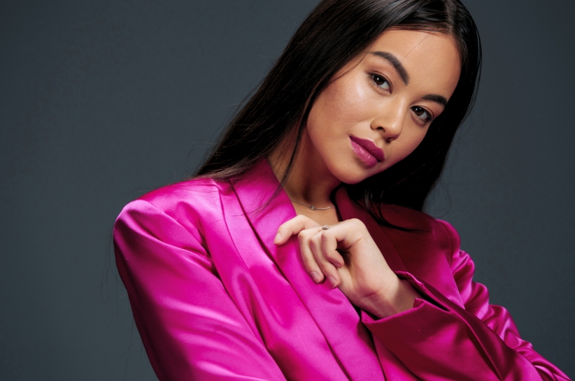 Sukienka w kolorze fuksji jaki makijaż, paznokcie i dodatki sprawią, że Twój look będzie absolutnie niepowtarzalny