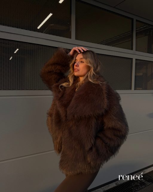 Zimowy sezon, futerkowy mood i styl, który przyciąga spojrzenia 🤎
Faux fur Zelita: 398309