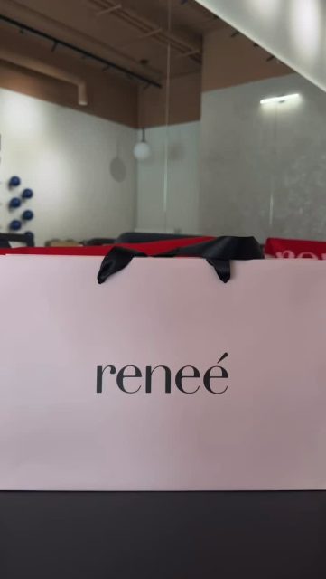 DZIEŃ KOBIET POWERED BY @reneegirls i @pilatescave 🤍Dzień Kobiet świętowałyśmy tak, jak lubimy najbardziej - w ruchu, dobrej energii i kobiecym gronie. 🌸✨Bo kiedy kobiety spotykają się razem… dzieje się magia. 💫GIRLS, zróbcie dziś coś dla siebie! 🤍Dziękujemy naszym partnerom @makeuprevolutionpolska oraz @vigokombuchapolska 🌸