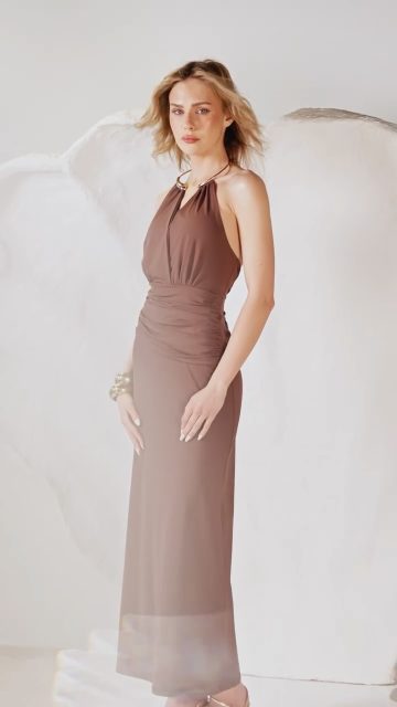 Sukienka na wesele.
Subtelna? tak.
Niezauważona? nigdy. ✨Sukienka Sewsara: 402384