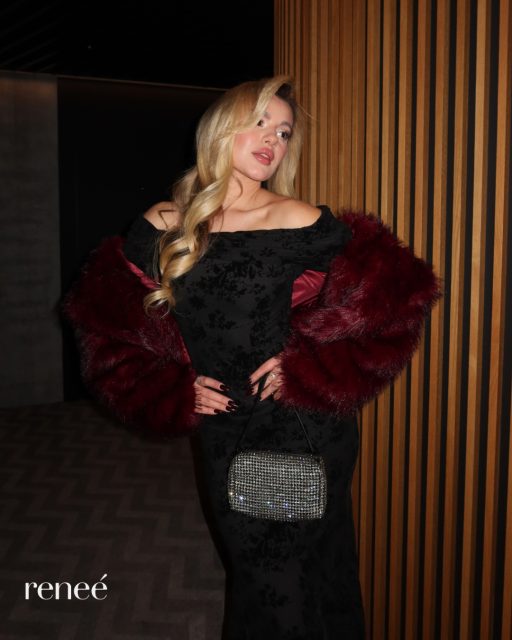 She doesn’t wait for a moment.
She creates it - one dress, one feeling, one unforgettable entrance.
Shop at renee.pl