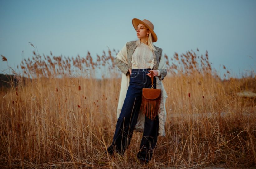 Denim – zoom na szerokie jeansy. Sprawdź, jak stylizować wide leg jeans!