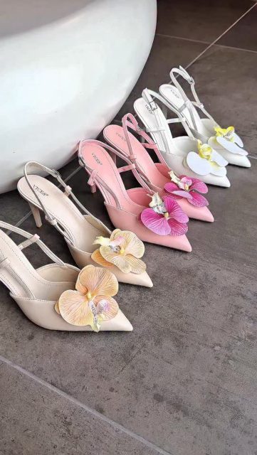 Floral fantasy, but make it chic 🌸Sandałki Koviano 250812 ✨