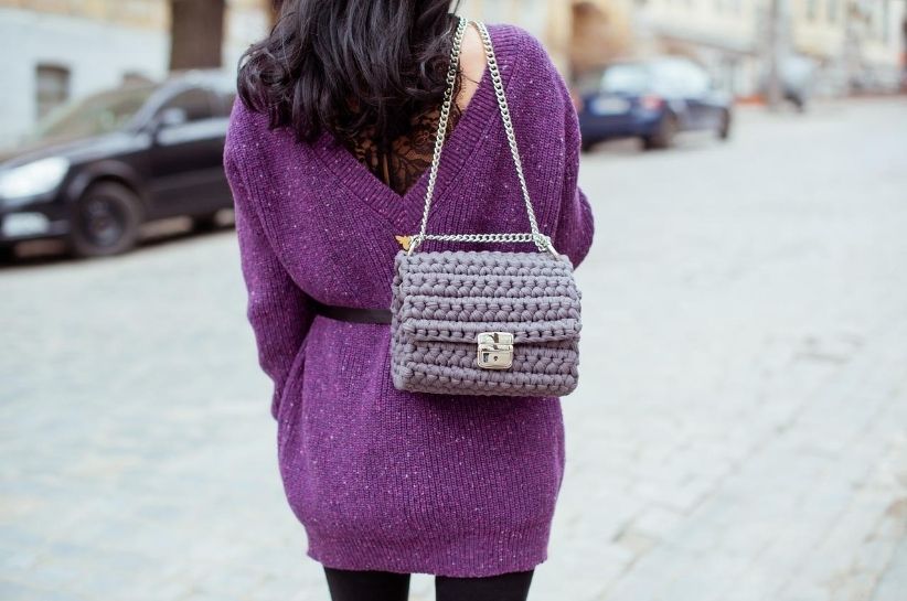 liliowy sweter stylizacje