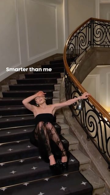 He pays the bills, he texts back fast…a najlepiej, jak zna rozmiar buta 😌👠💘
Szpilki Velozia: 377814
Sukienka Filesse: 394558