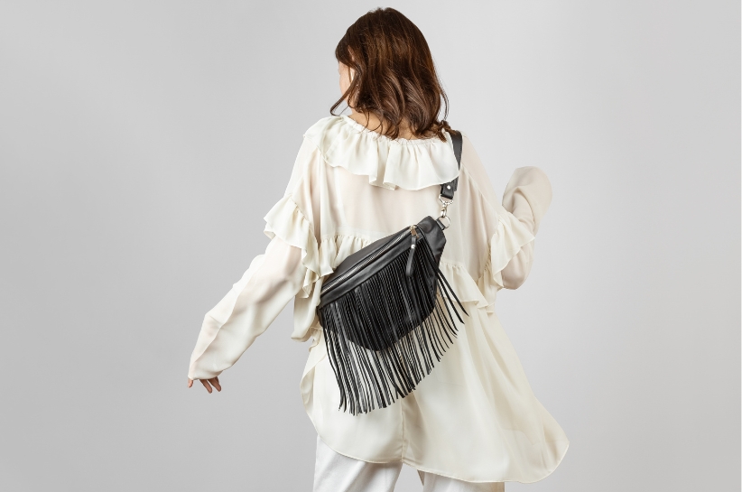 Torebka z frędzlami – HOT stylizacje w każdej estetyce