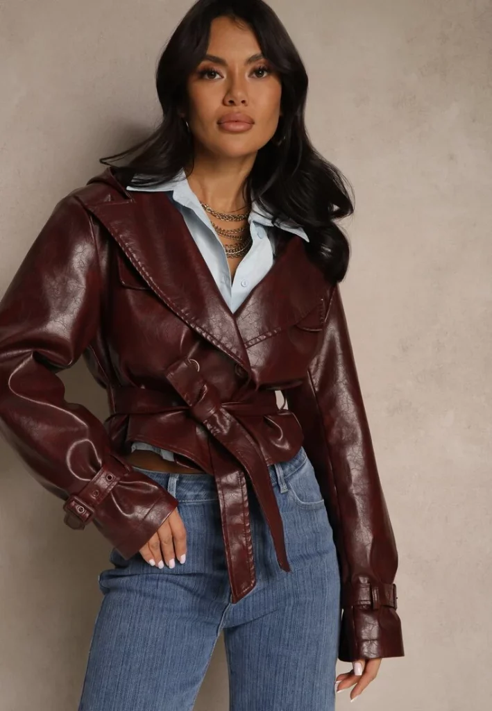 stylizacje z bordową kurtką