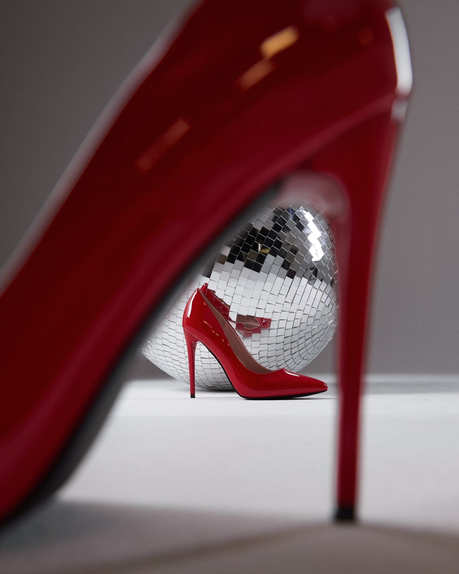 Sylwestrowe noce lubią czerwień, błysk i wysokie obcasy ✨🥂
Macie już upolowaną parę na noc sylwestrową?