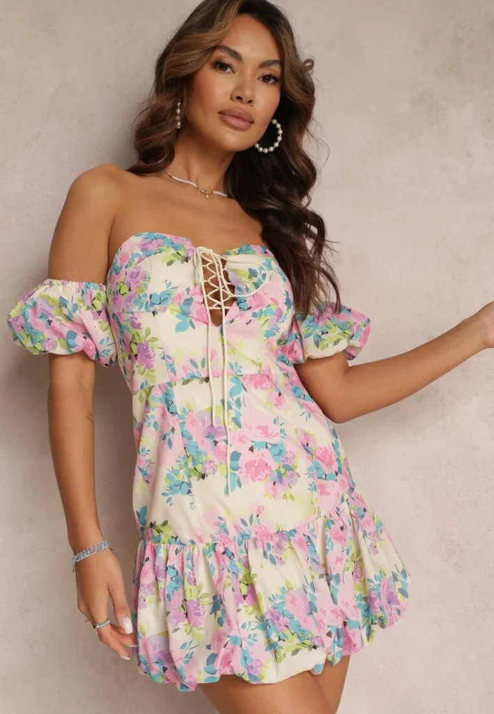 kwiatowa sukienka z wiązaniem i bufkami