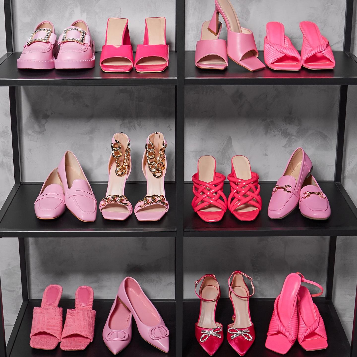 Ponury dzień? Nowa para różowych butów powinna załatwić sprawę! No albo 12 👠 WHY NOT? 🛍

Które najbardziej przypadły Ci do gustu? 👀

#reneeshoes #reneegirls #reneepl #pinkshoes #shoes #shoesaddict #shoestagram #buty #polishgirl #moda #moda2022