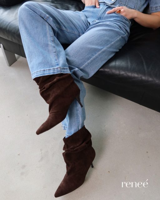 Denim keeps it cool.
Suede makes it hot.
Balance unlocked. 🤎💙
Shop at renee.pl