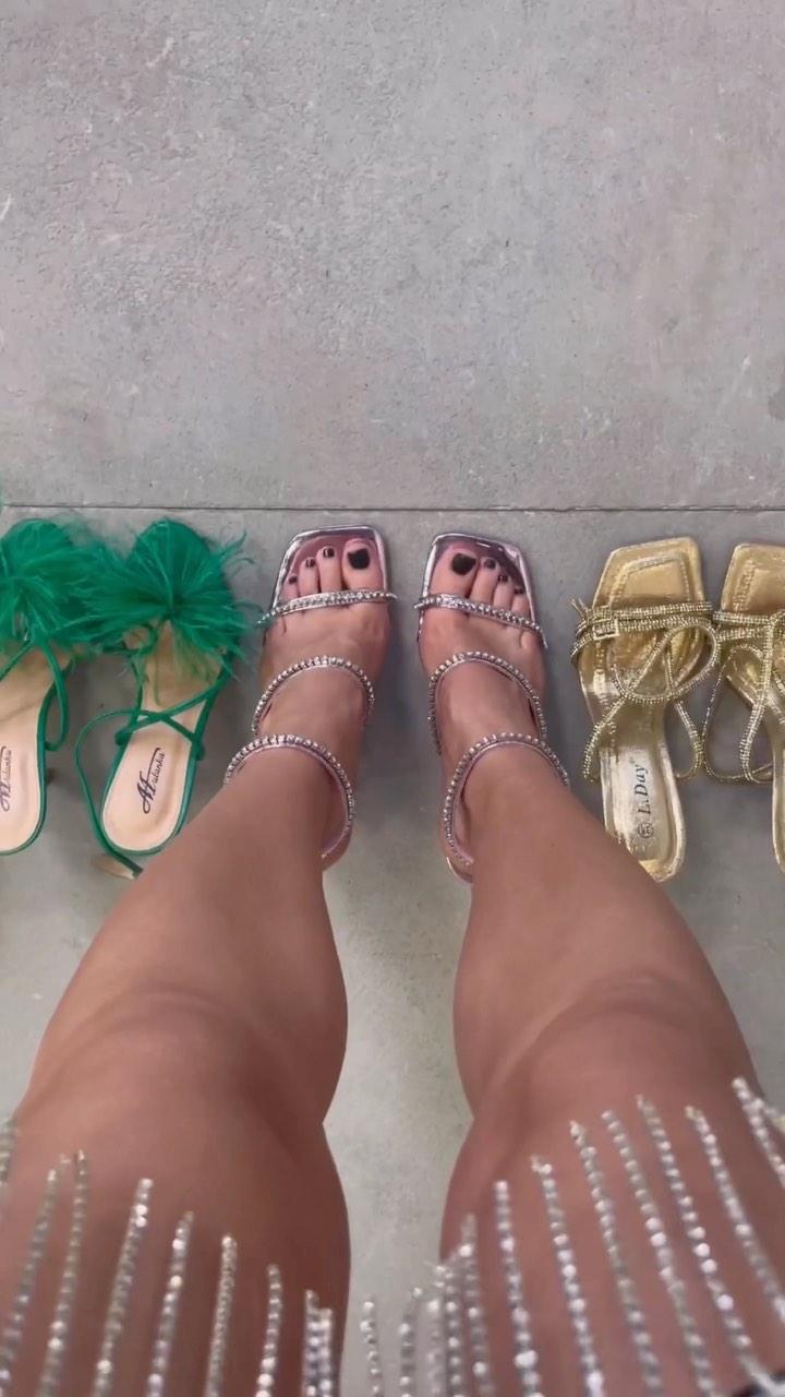 To już ostatnia szansa na -38% na WSZYSTKO z kodem: CYBER ✨ 

Które #reneeshoes wybierasz?

🔎 Czarne szpilki Capho
🔎 Zielone sandały Tazeem
🔎 Różowe sandały Admiral
🔎 Złote sandały z motylkami Bashe

#reneegirls #trending #fashionstyle #shoesaddict #reneeshoes #shoes