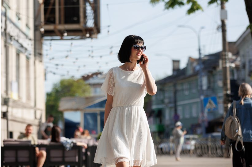 Biała sukienka mini — must have tego lata!