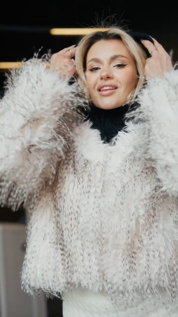 Après-ski mood on ❄️ Futerko, które otula i dodaje charakteru każdej stylizacji. ✨
Shop at renee.pl