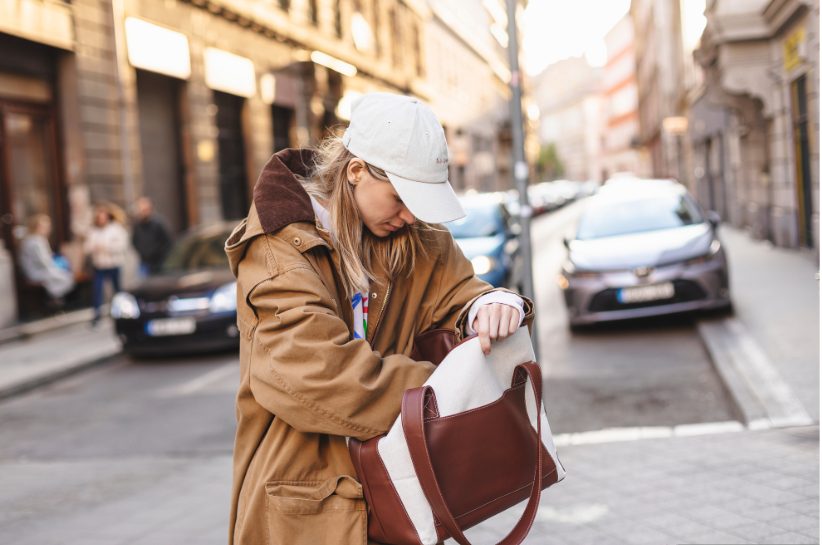 Jakie duże torebki damskie są teraz w trendach? Stylizacje z dużymi torebkami
