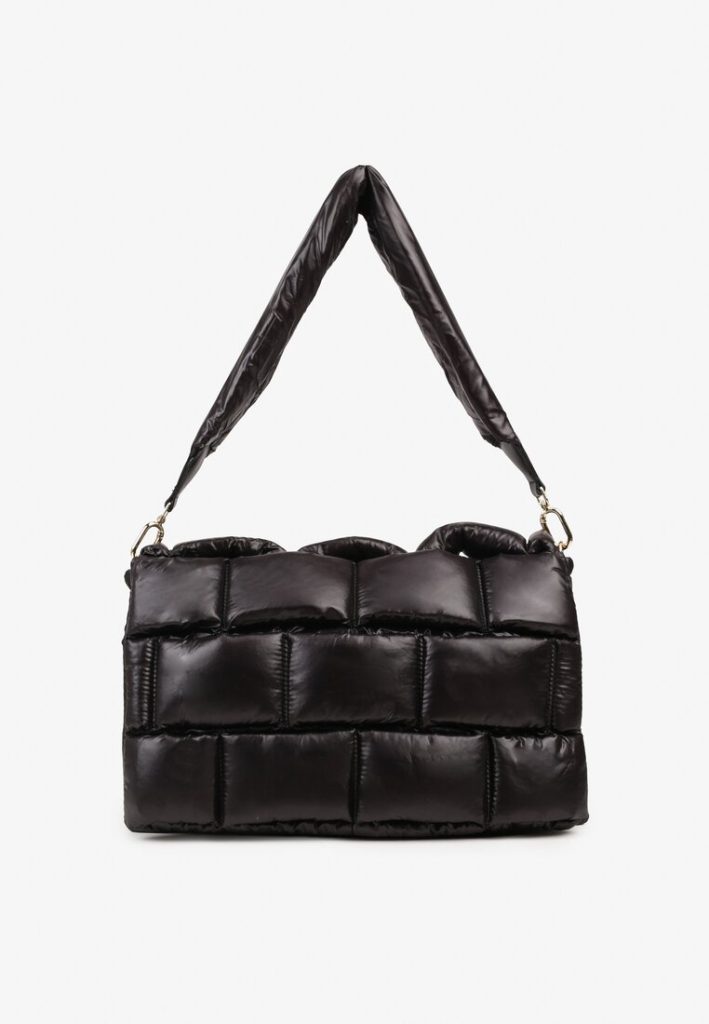 Czarna puffer bag renee, modna torba na ramię z miękką strukturą.