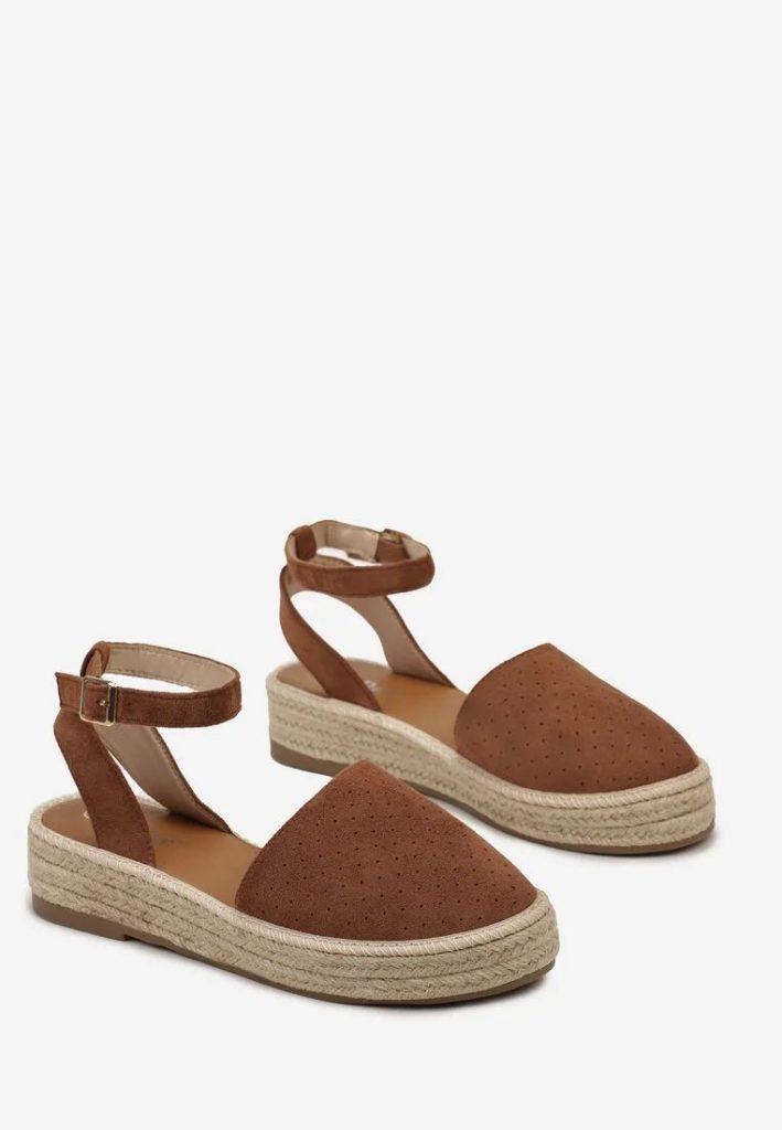 casualowe stylizacje z espadrylami, brązowe espadryle damskie