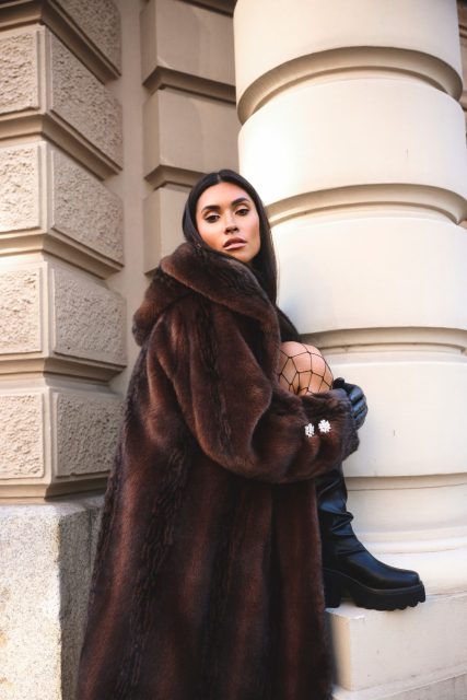 Soft glam only 💫
Futerko, kawa i besties - najlepszy zestaw na chłodne dni 🧸Futerko Esavia: 398573