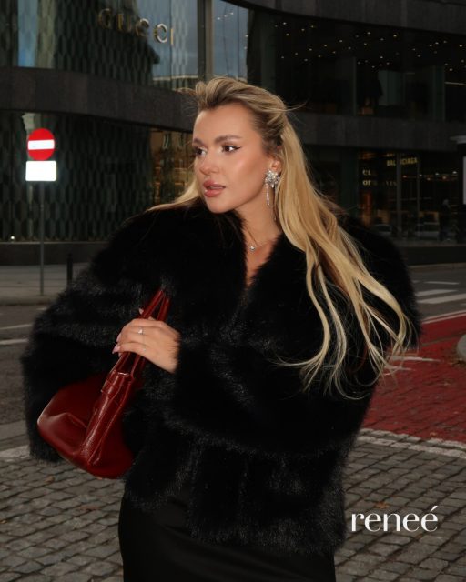 Warm faux fur, pure luxury.🖤
Ciepło i elegancja w najlepszym wydaniu.✨
Shop at www.renee.pl