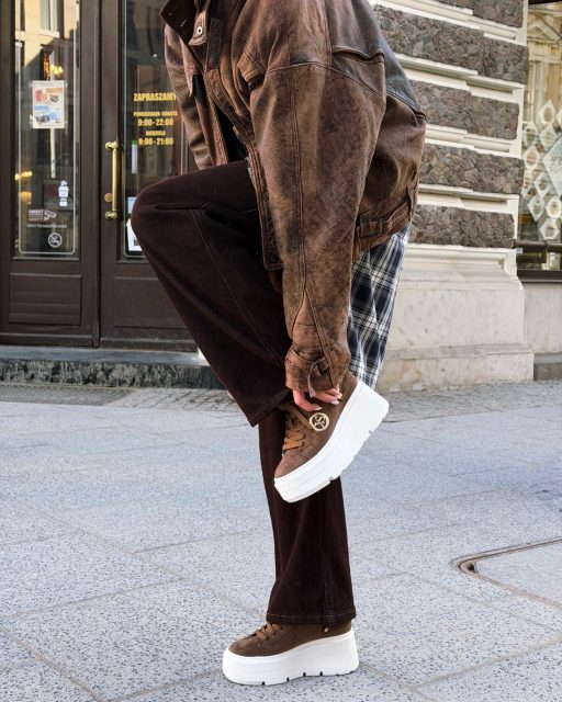 Girls who get it… wybierają sneakersy. 👟🤎
Na szybkie dni, city spacery i kawę w biegu.Sneakersy Tatellia: 404574