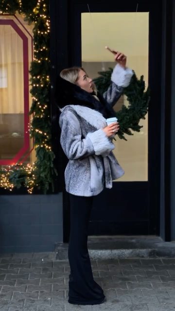 What’re u wearing today? faux fur, layers & winter mood 🤍
faux fur Coverra: 399823