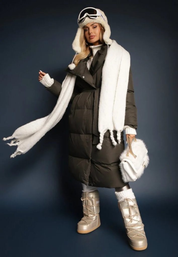 Ciemnozielona Kurtka z Wysokim Kołnierzem Zapinana na Napy z Paskiem Luliriva