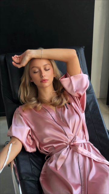 Dość tej zimy.
Dodajemy kolor do życia.
I do stylizacji.✨
Trend alert: odcienie, które ożywiają look. 🌸
Shop at renee.pl