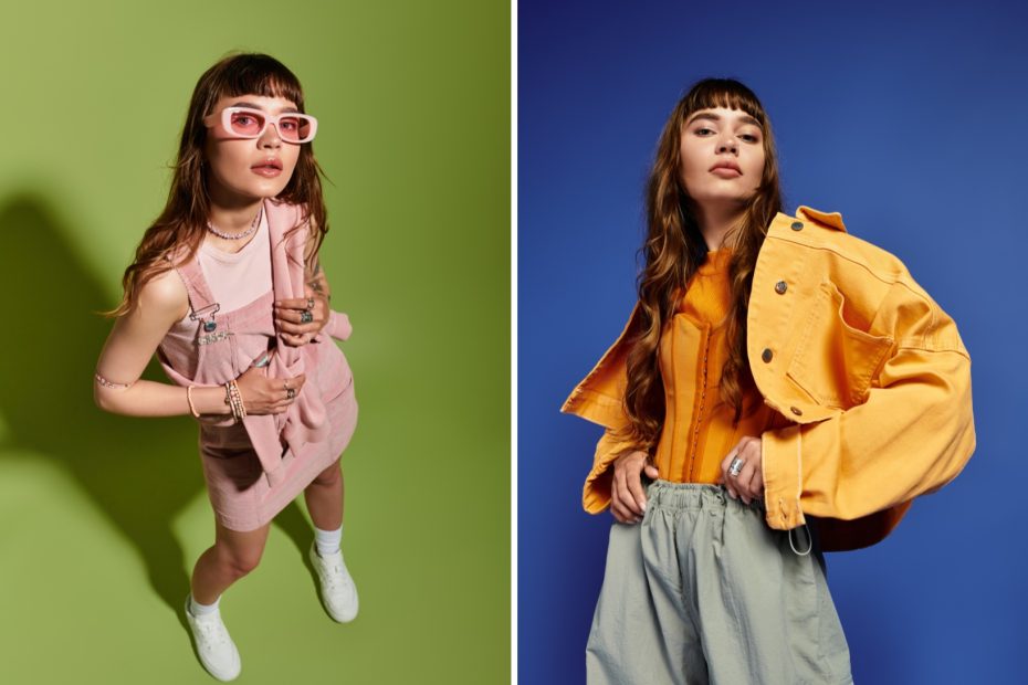 Modelka przedstawia dwie stylizacje (kolaż) - jedną w odcieniu różu na zielonym tle, a drugą w żołci na granatowym tle.