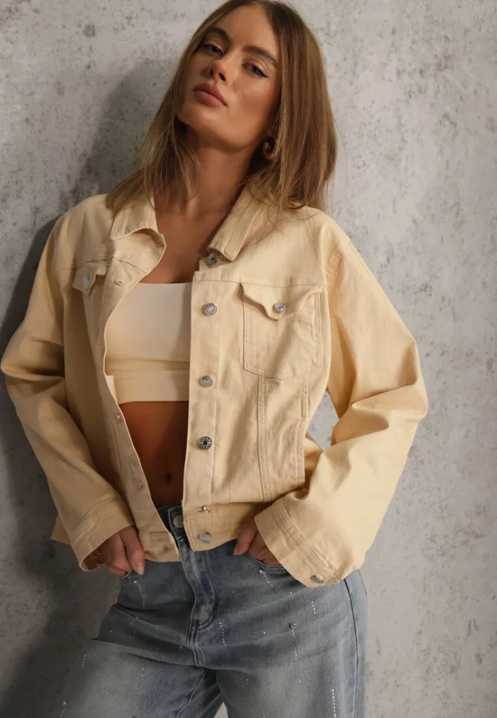 Jasnożółta jeansowa kurtka z bawełny, pastelowa kurtka przejściowa na wiosnę.