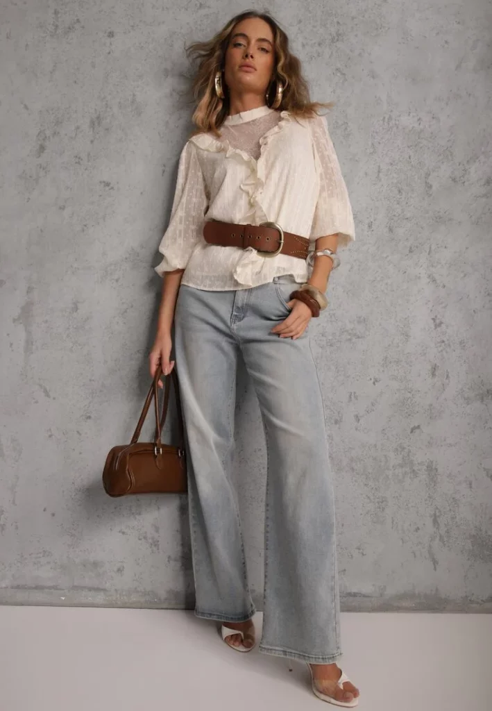 beżowa prześwitująca bluzka z koronką i falbankami